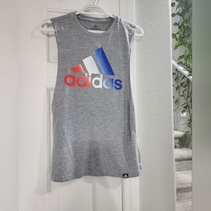 Gym shirt open sleeves on side